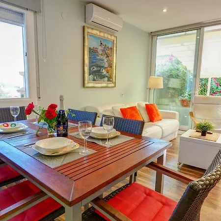 Tenis By Hello Homes
